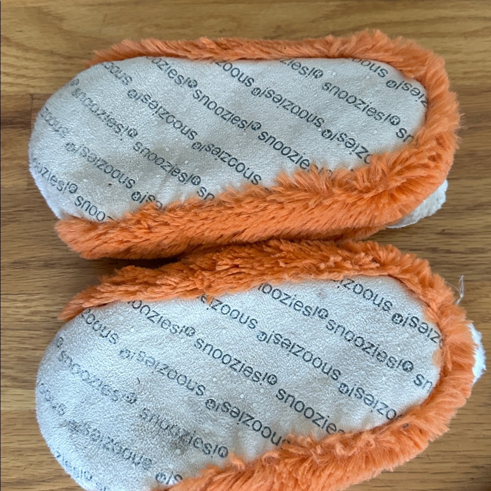Adorable fox slippers 🦊 - Picture 3 of 5